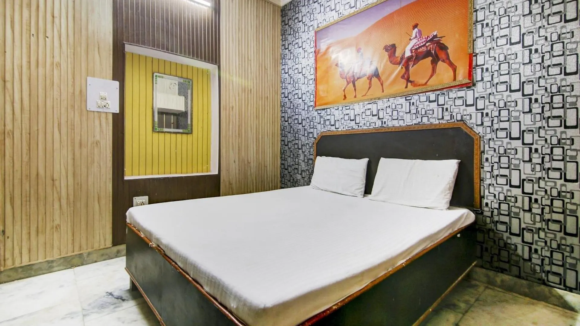Spot On Relax Inn Tajganj Hotel