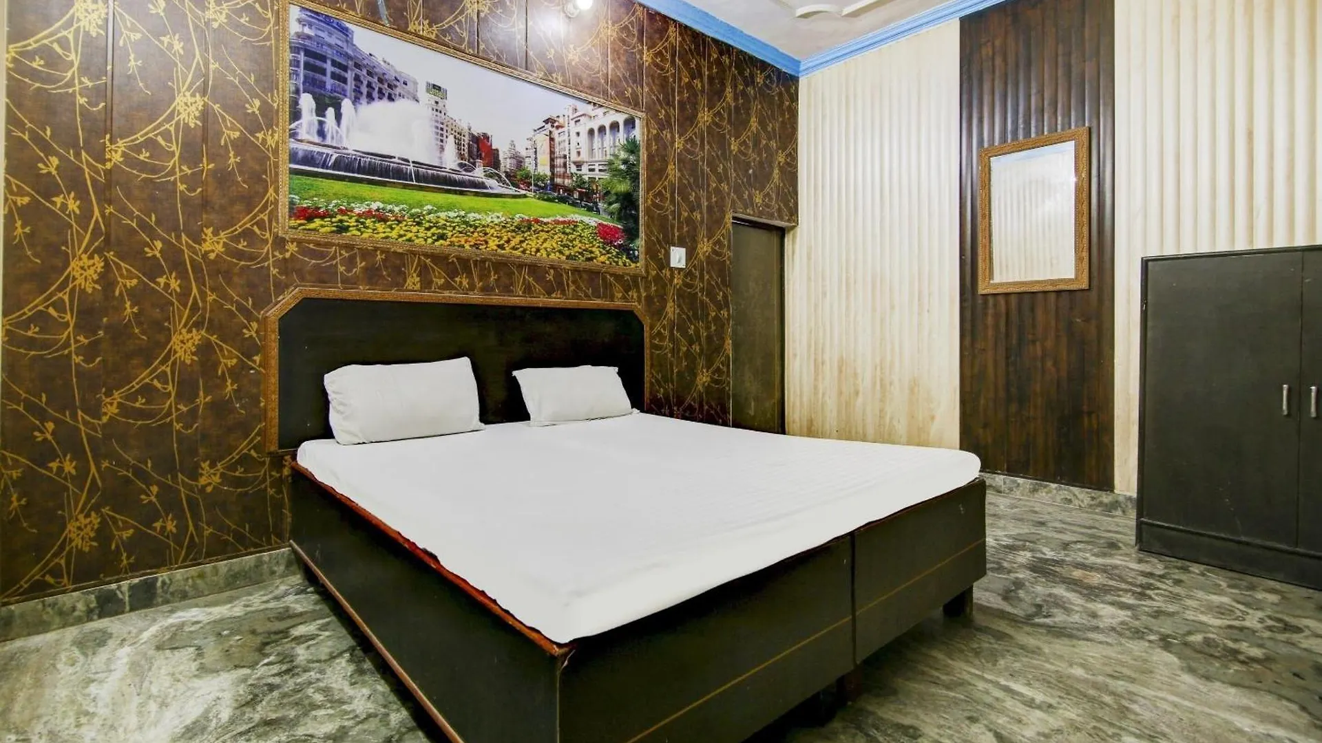 Spot On Relax Inn Tajganj