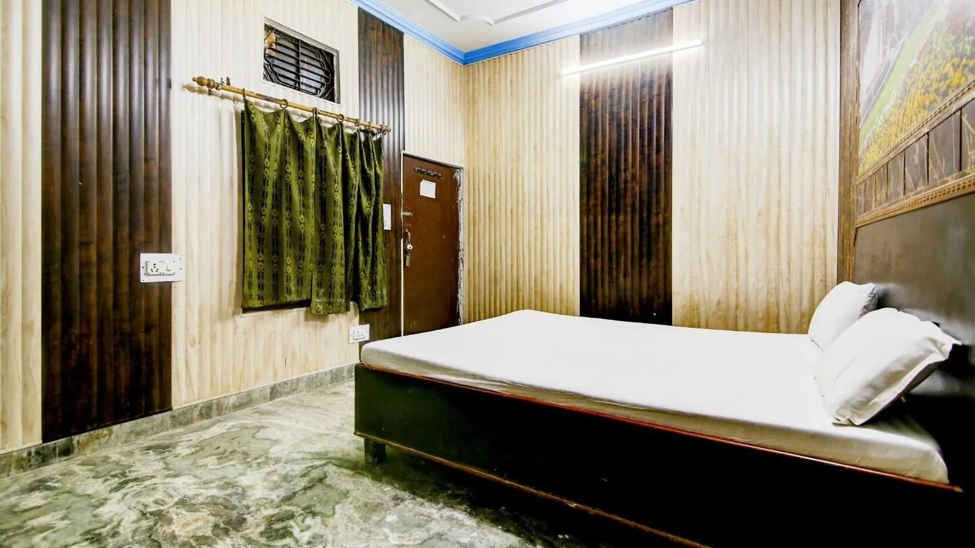 Hotel Spot On Relax Inn Tajganj