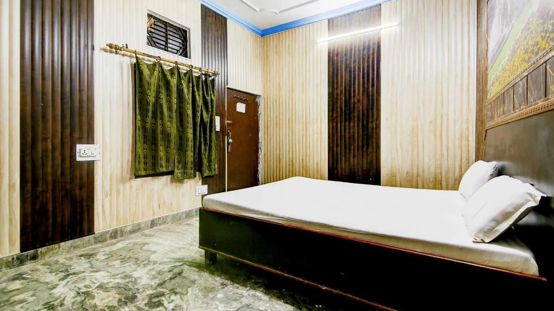 Spot On Relax Inn Tajganj
