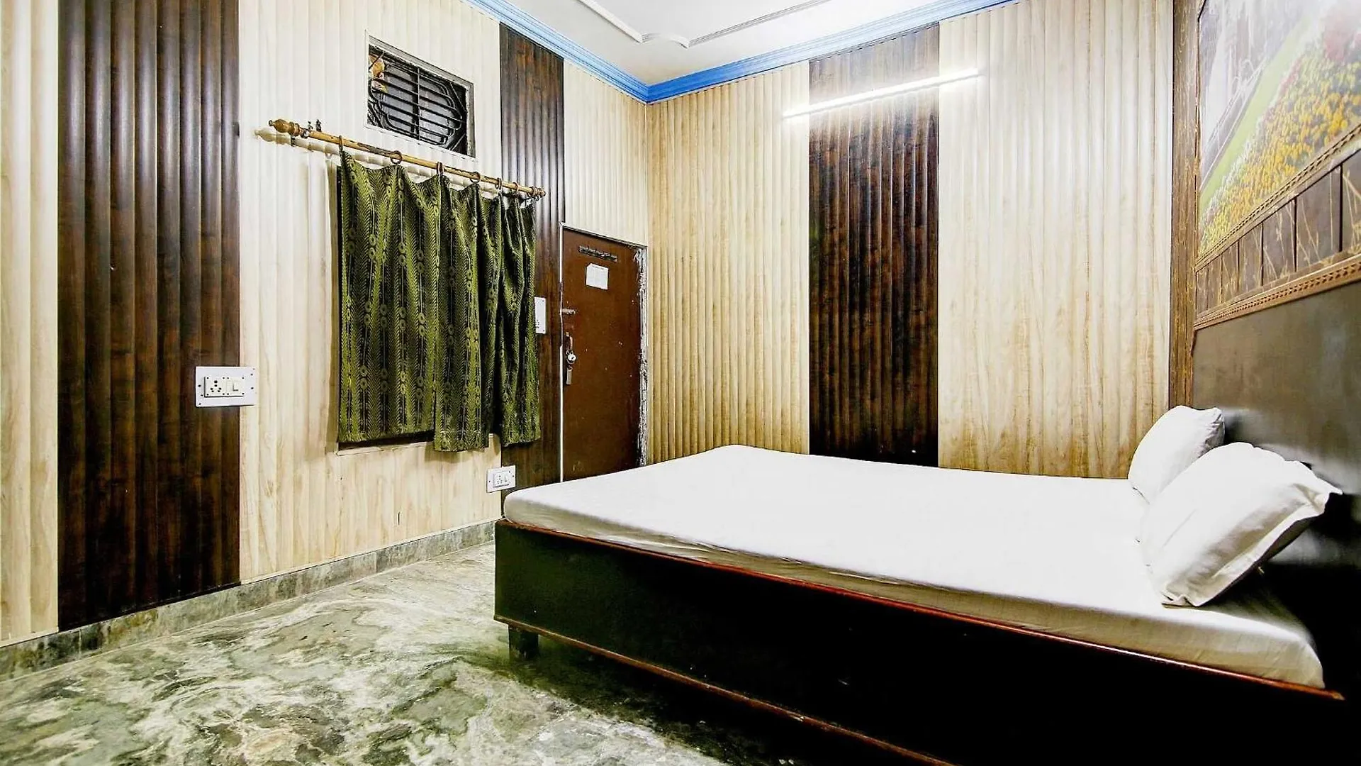 Hotel Spot On Relax Inn Tajganj