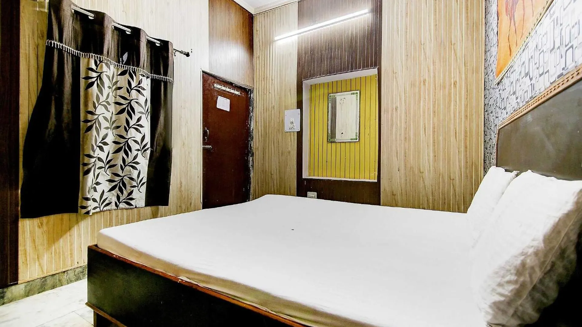 Hotel Spot On Relax Inn Tajganj