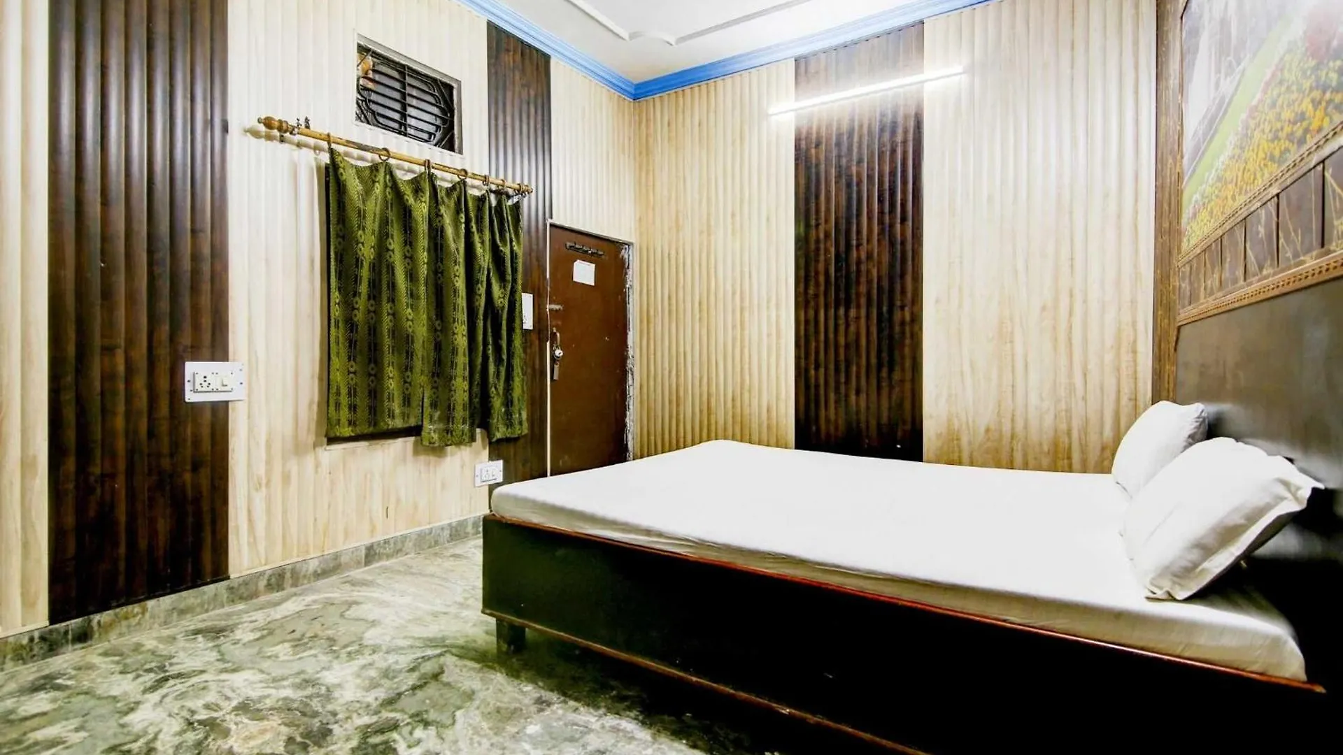 Spot On Relax Inn Tajganj