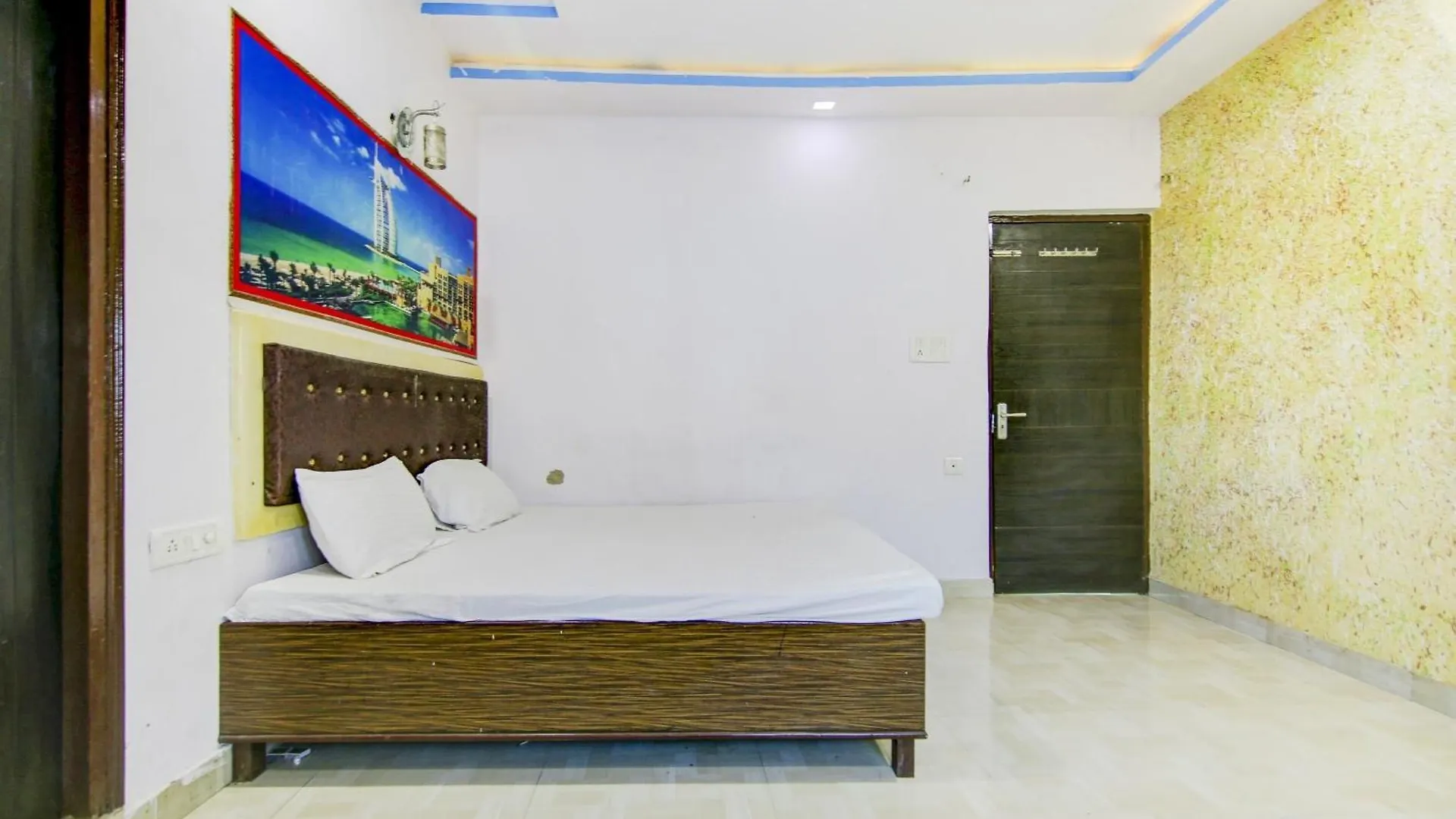 Spot On Relax Inn Tajganj