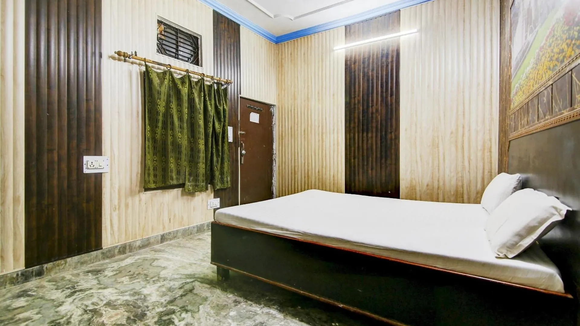 Spot On Relax Inn Tajganj 2*,