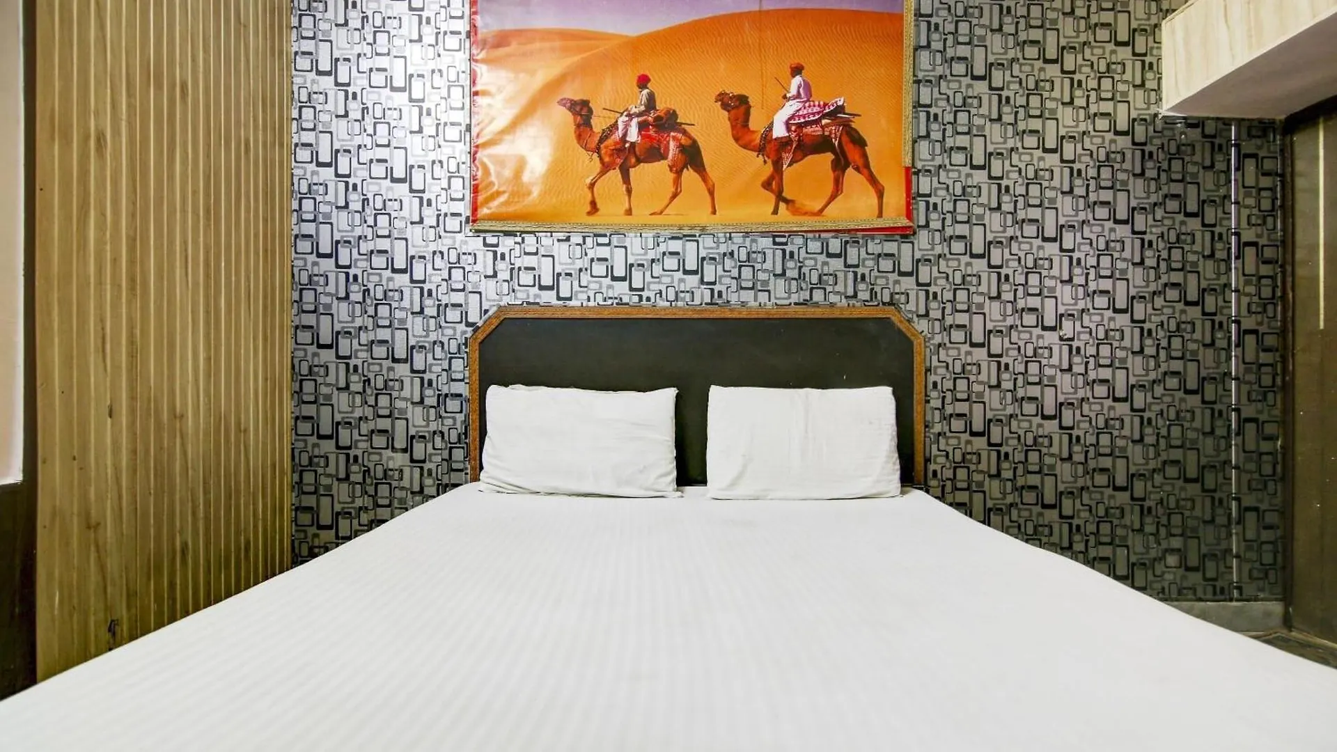 Hotel Spot On Relax Inn Tajganj