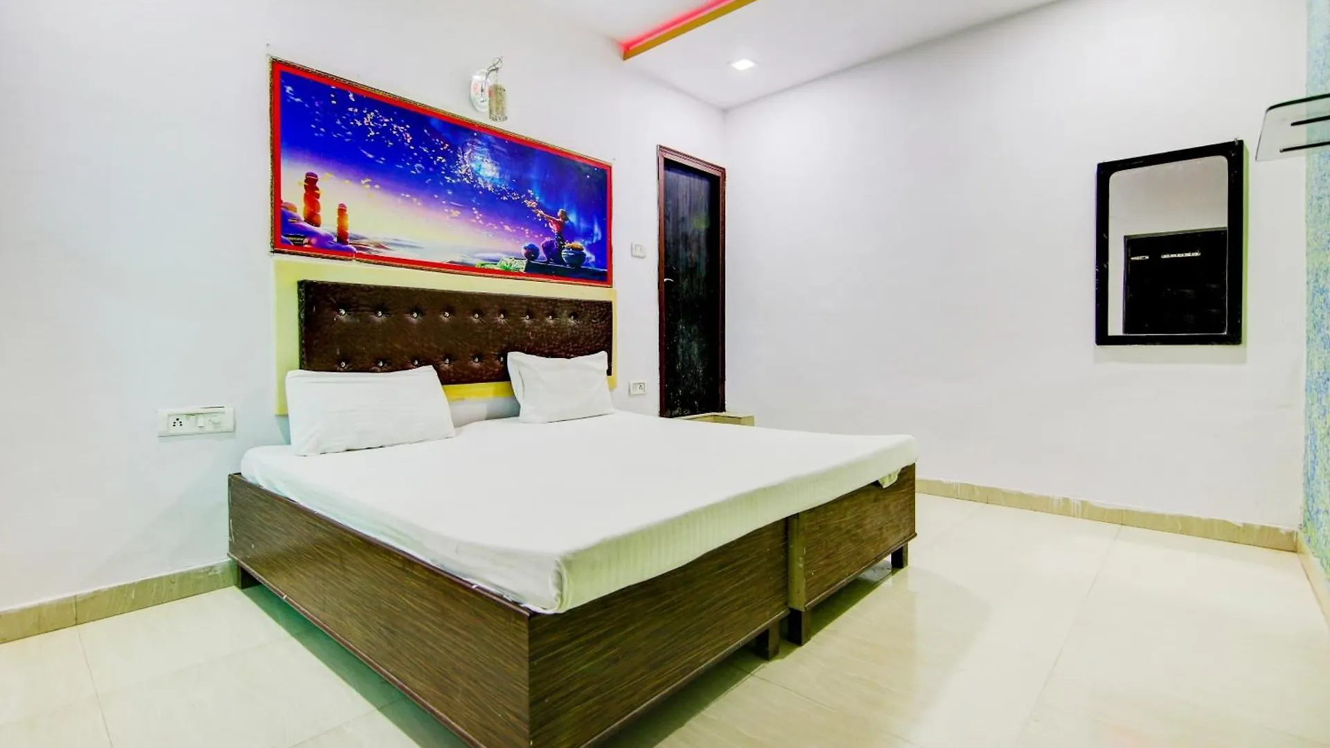Spot On Relax Inn Tajganj India