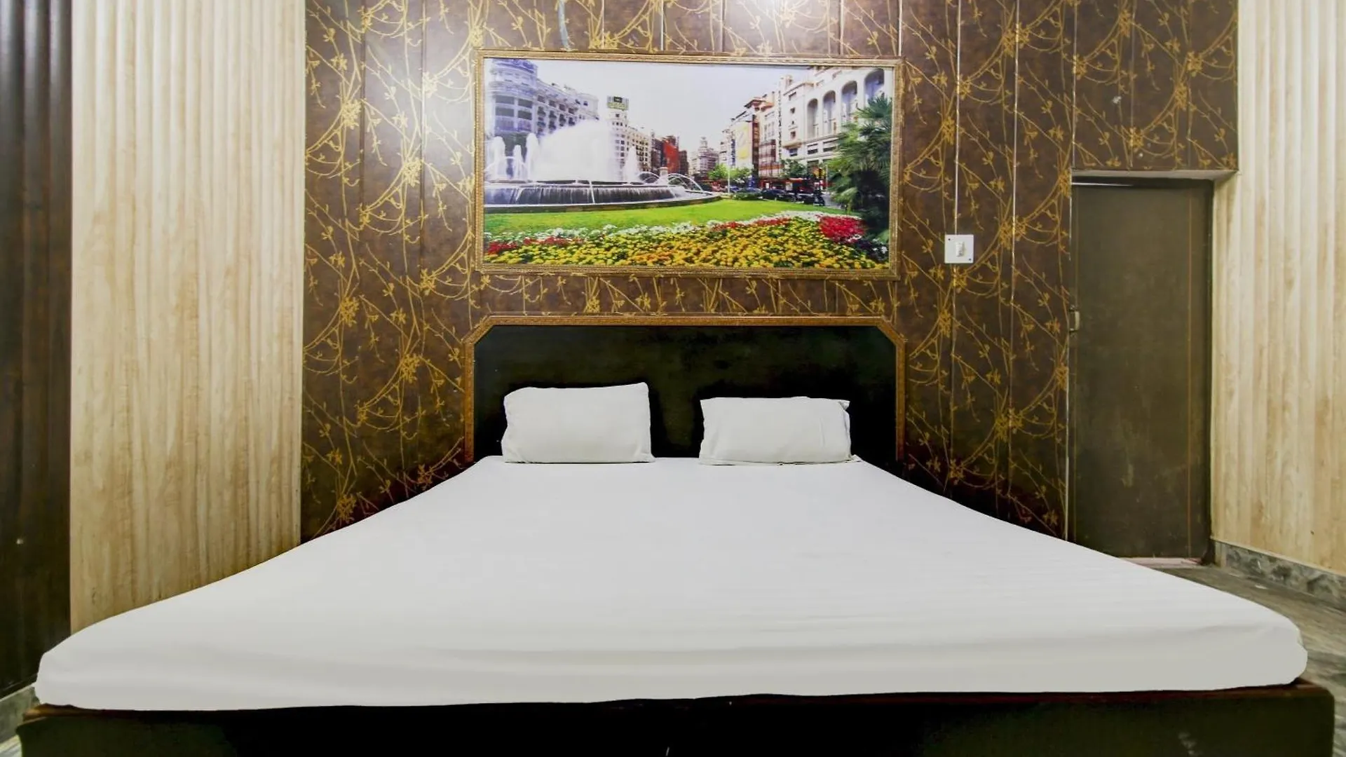 Spot On Relax Inn Tajganj India
